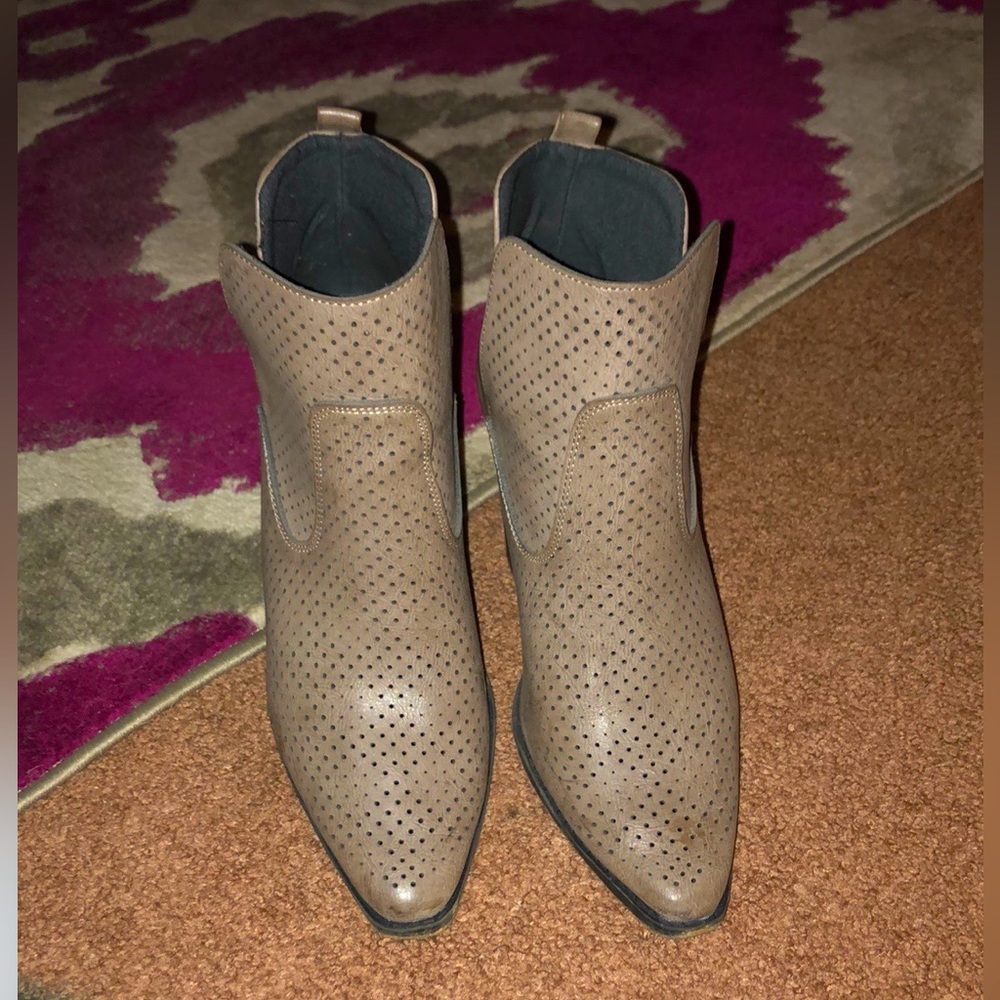 Very sexy Booties from Qupid